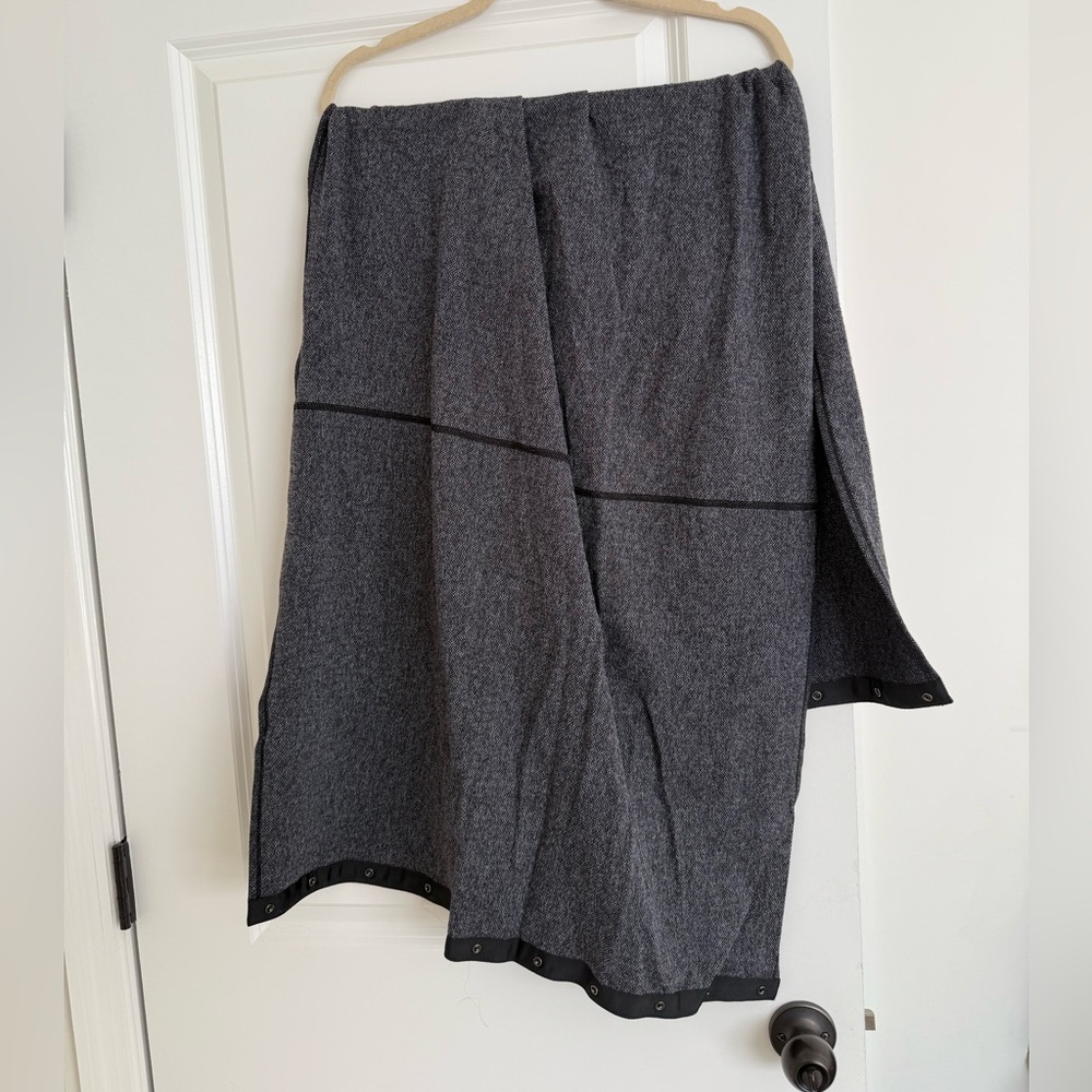Lululemon scarf with snaps